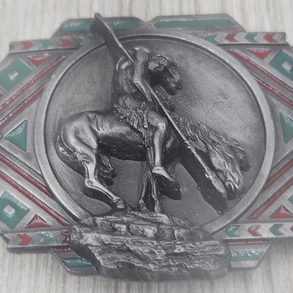 VINTAGE SISKIYOU (End Of Trail)‎ BUCKLE Lone Warrior Native American 1988 - Picture 1 of 10